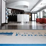 Готель Fonzari Градо