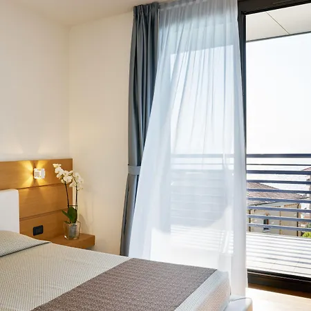 Fonzari 4* グラード